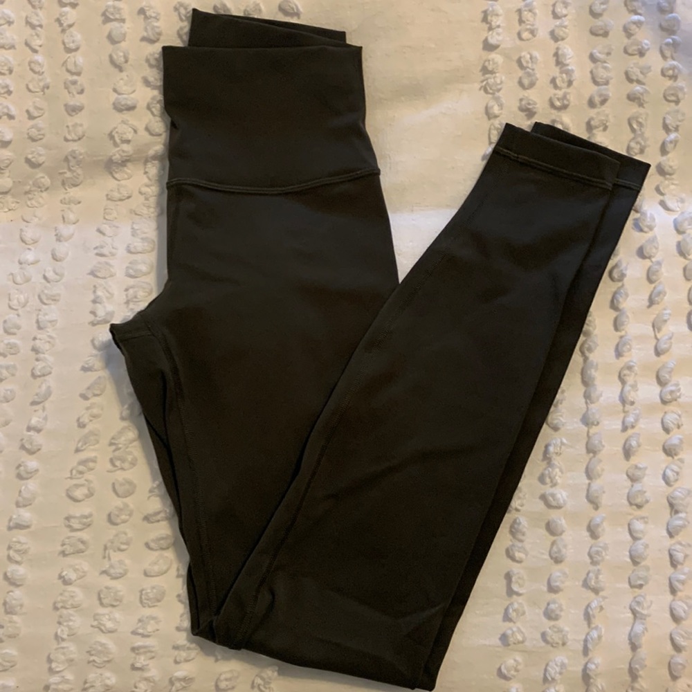 Dark olive wunder under